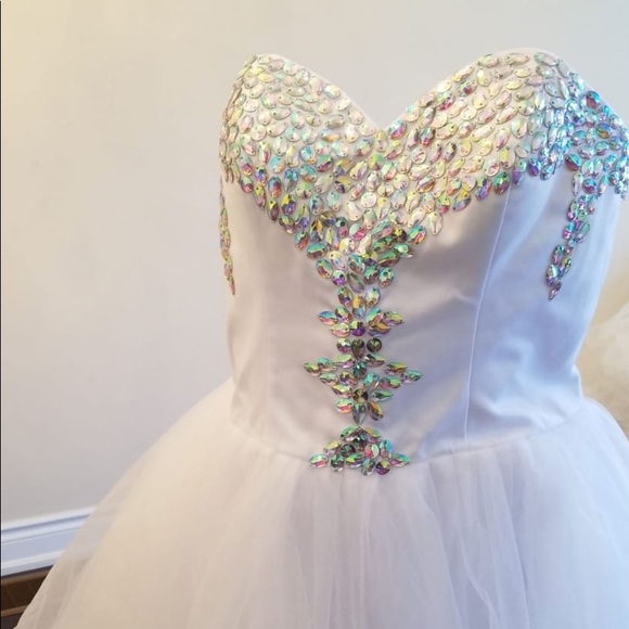 Wedding dress - Picture 8 of 8